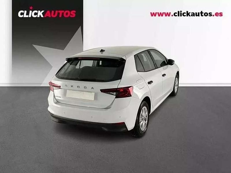 Usado Skoda Fabia Essence 80 CV (58 kW) 2025 Blanco Utilitario