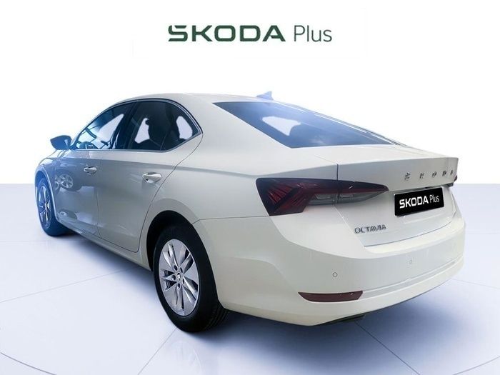 Blanco Nuevo 2025 Skoda Octavia G-TEC Ambition | 27.900 € - Imagen 1/4