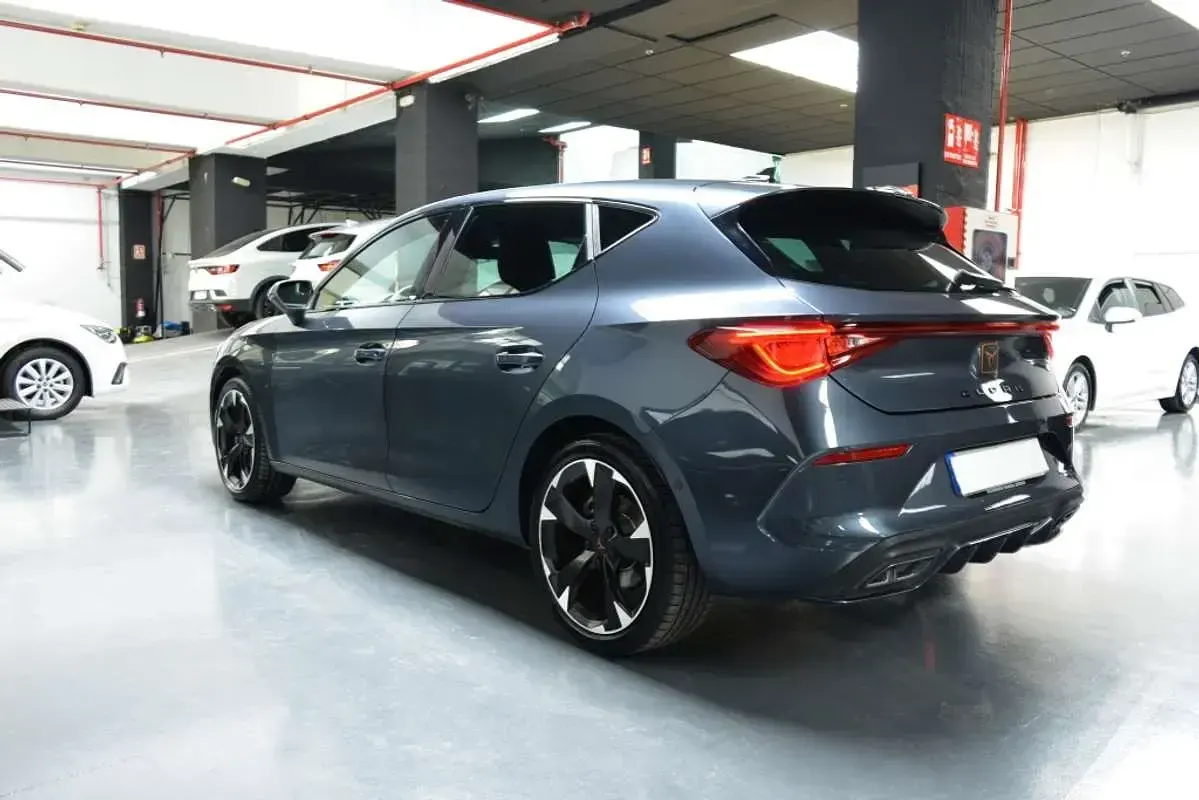 Usado Cupra Leon 150 CV (110 kW) 2023 Gris Utilitario