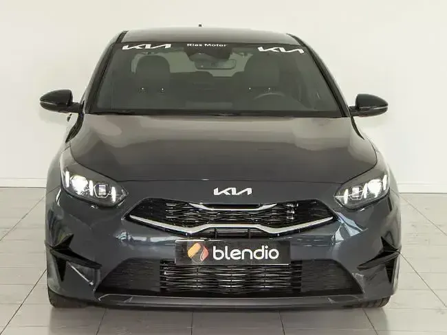 Usado Kia Ceed Style 100 CV (73 kW) 2024 Gris Utilitario