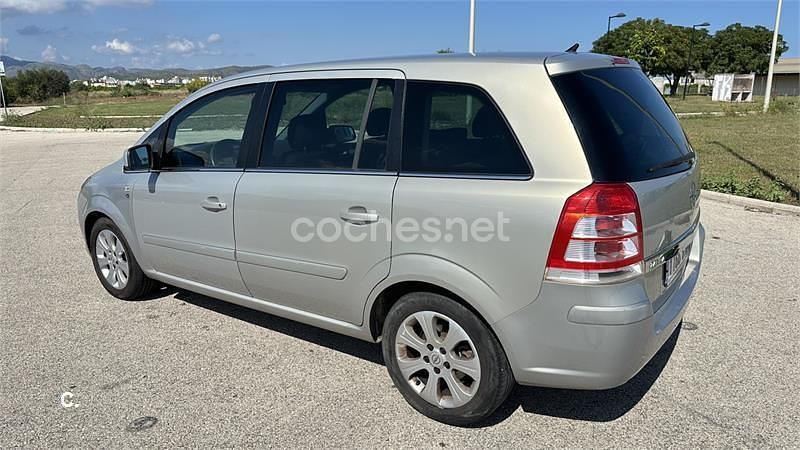 Gris / plata Usado 2010 Opel Zafira Enjoy Monovolumen | 5500 € (Precio justo) - Imagen 1/4