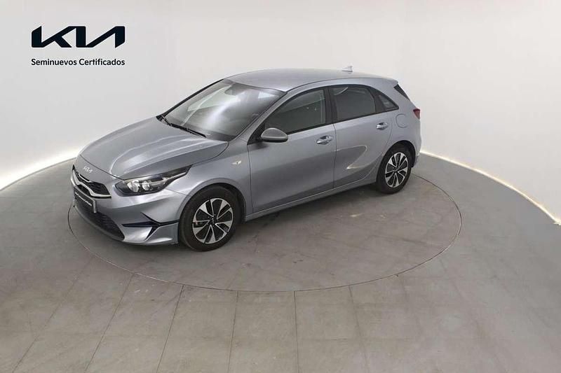 Usado Kia Ceed 101 CV (74 kW) 2025 Gris Utilitario