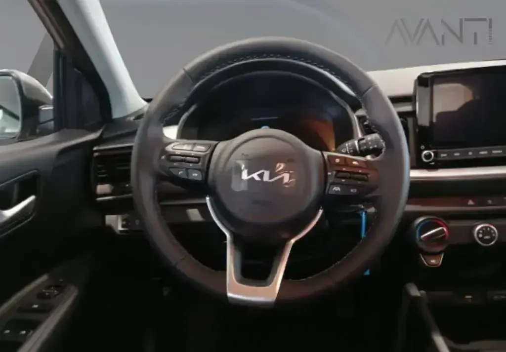 Usado Kia Stonic 100 CV (73 kW) 2024 Gris SUV