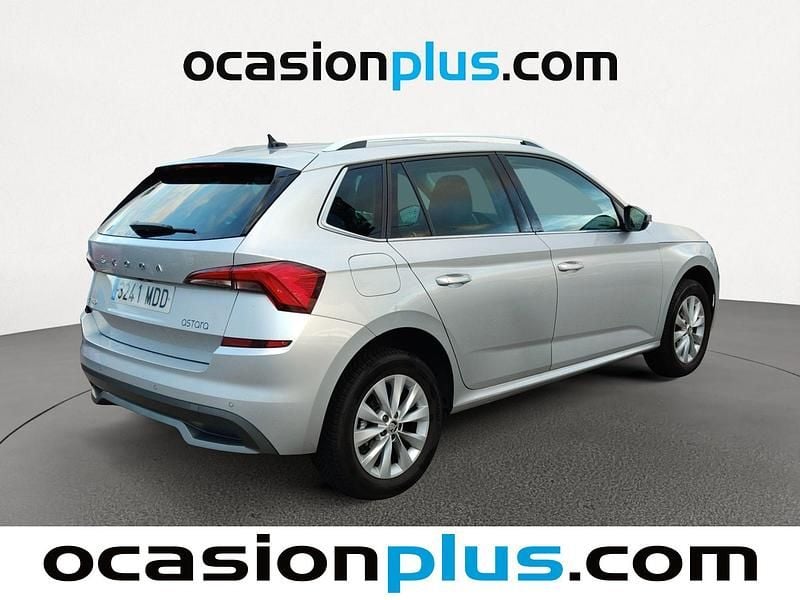 Usado Skoda Kamiq Ambition 110 CV (80 kW) 2022 Gris plata SUV