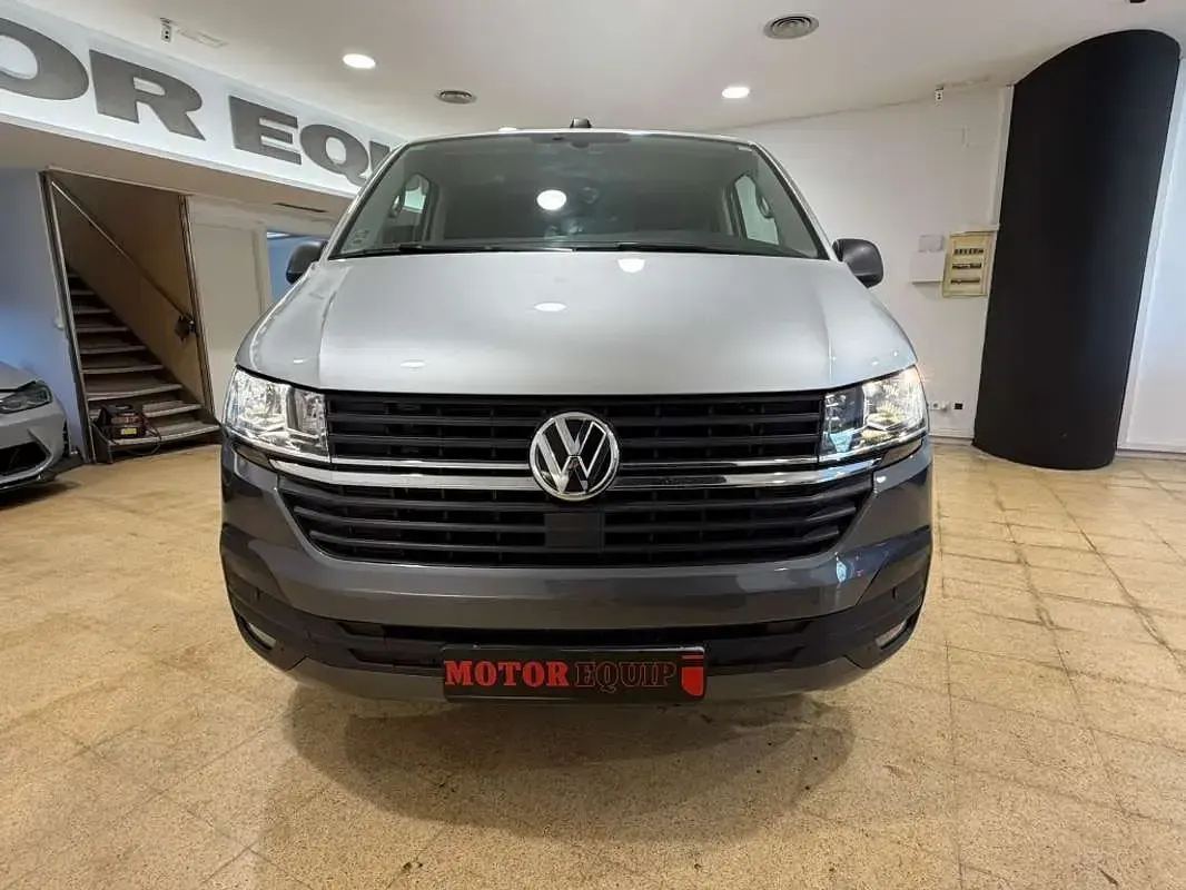 Usado VW Multivan 150 CV (110 kW) 2021 Gris Monovolumen
