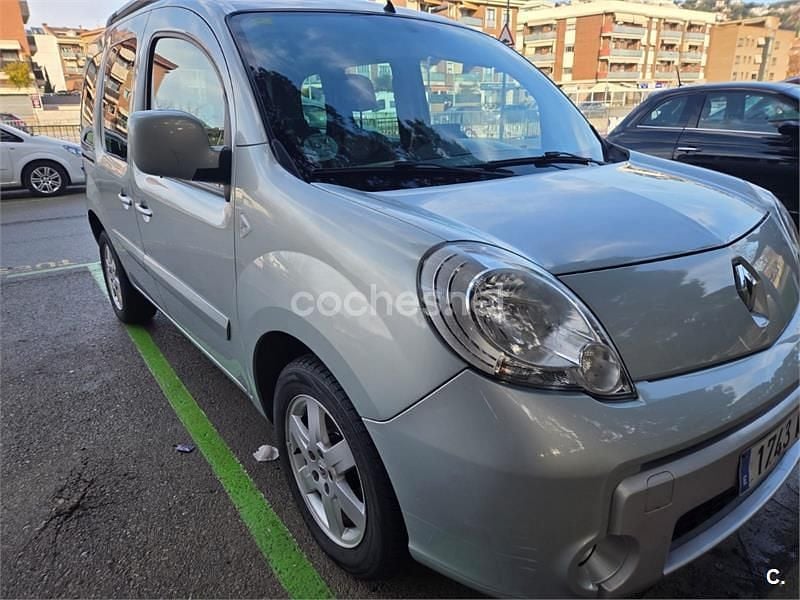 Usado Renault Kangoo Expression 105 CV (77 kW) 2012 Gris / plata Familiar