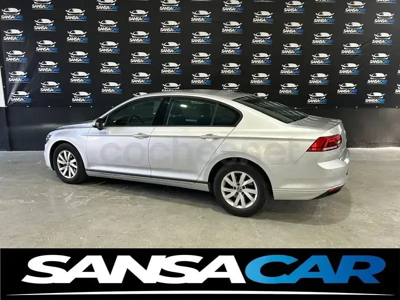 Usado VW Passat Business 150 CV (110 kW) 2021 Gris / plata Berlina