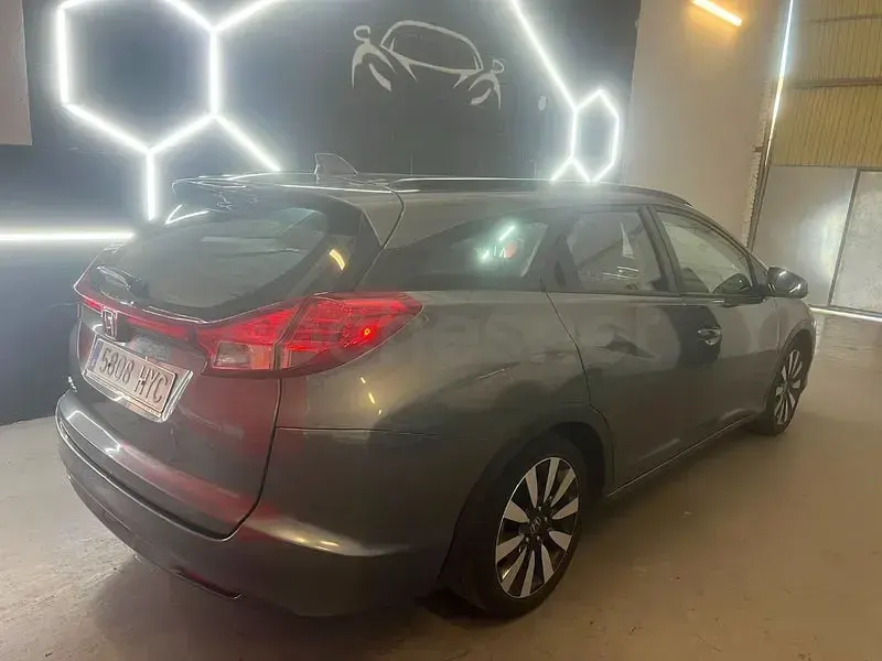 Usado Honda Civic Sport 120 CV (88 kW) 2014 Gris / plata Familiar