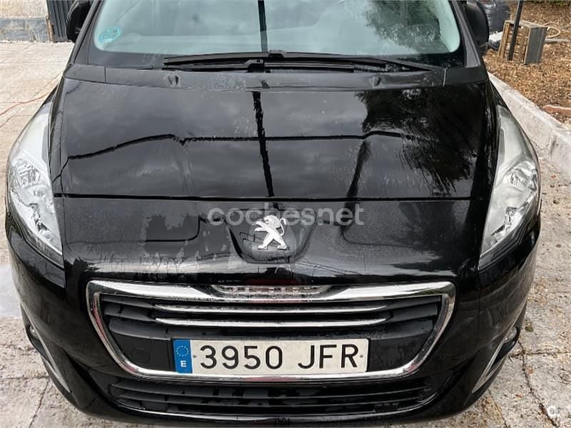 Usado Peugeot 5008 Style 120 CV (88 kW) 2015 Negro Monovolumen