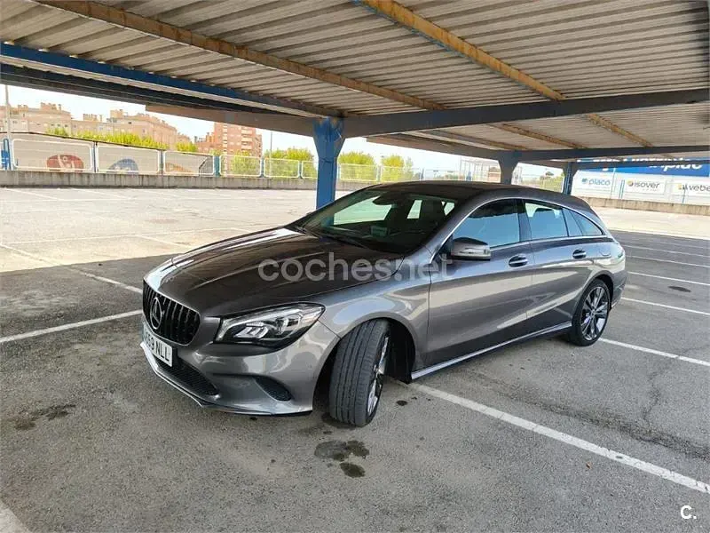 Usado Mercedes CLA200 Shooting Brake 136 CV (100 kW) 2018 Gris / plata Familiar