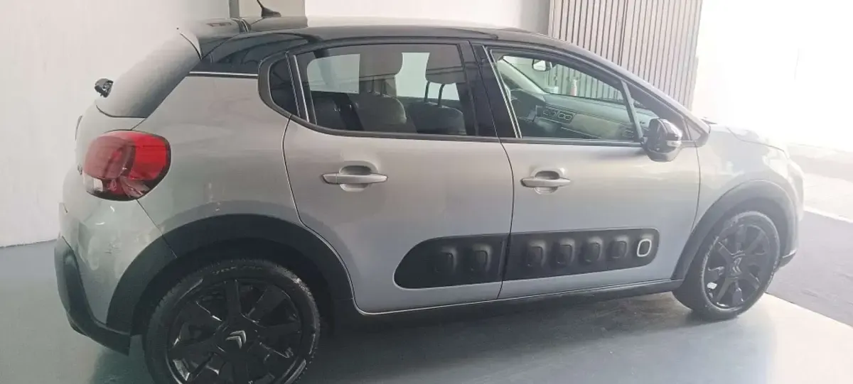 Usado Citroën C3 Shine 99 CV (72 kW) 2019 Gris Utilitario