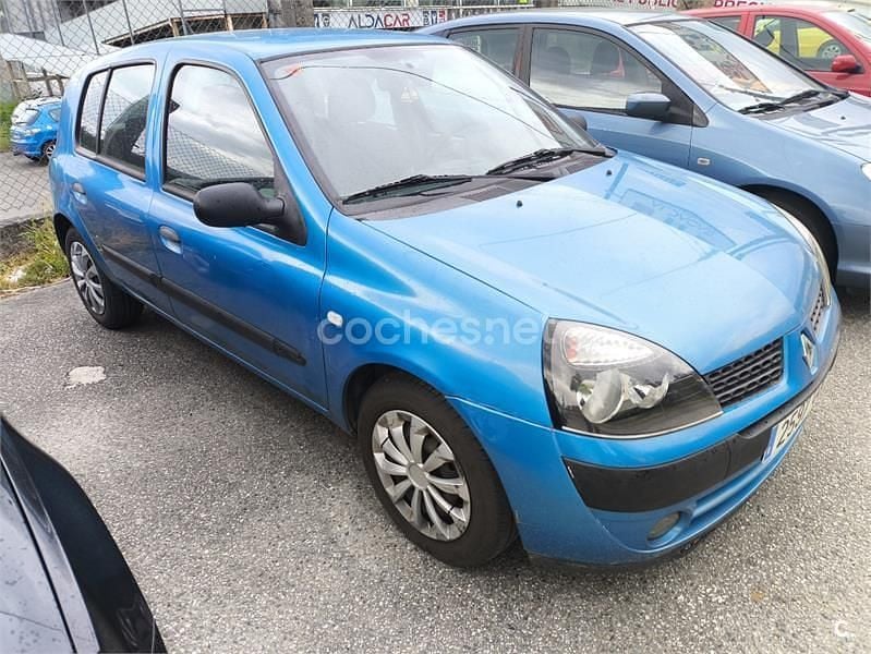 Usado Renault Clio II Expression 80 CV (58 kW) 2003 Azul Berlina