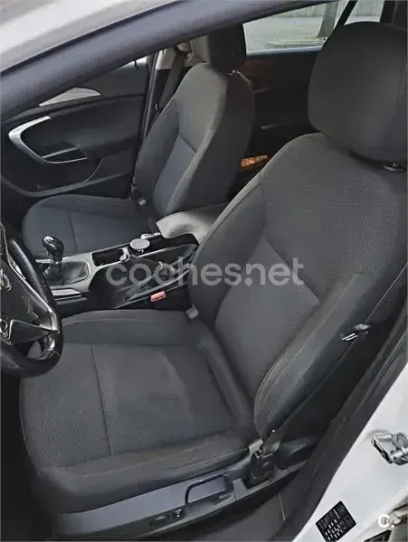 Usado Opel Insignia Selective 136 CV (100 kW) 2016 Blanco Familiar