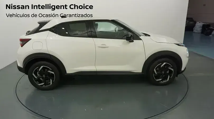 Usado Nissan Juke N-Connecta 114 CV (83 kW) 2023 Lunar white (metalizado) monotono SUV