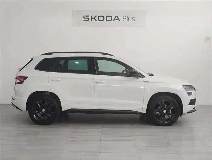 Usado Skoda Karoq SportLine 150 CV (110 kW) 2023 Blanco SUV