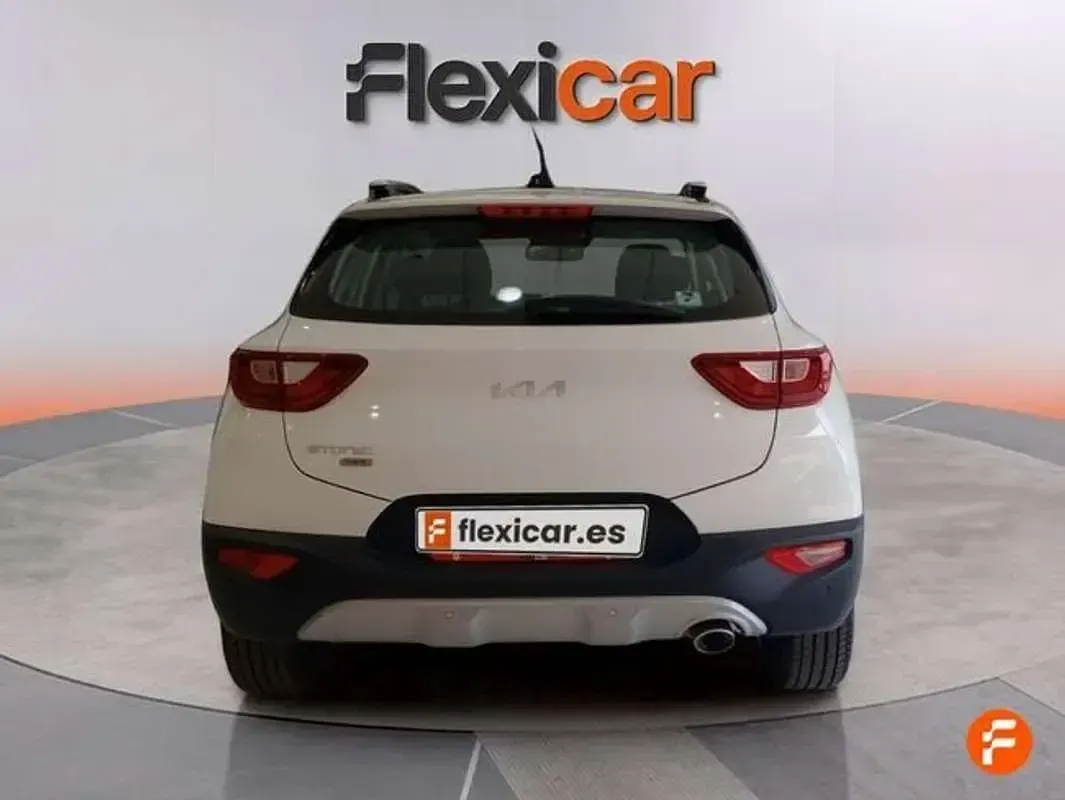 Usado Kia Stonic 101 CV (74 kW) 2025 Blanco SUV
