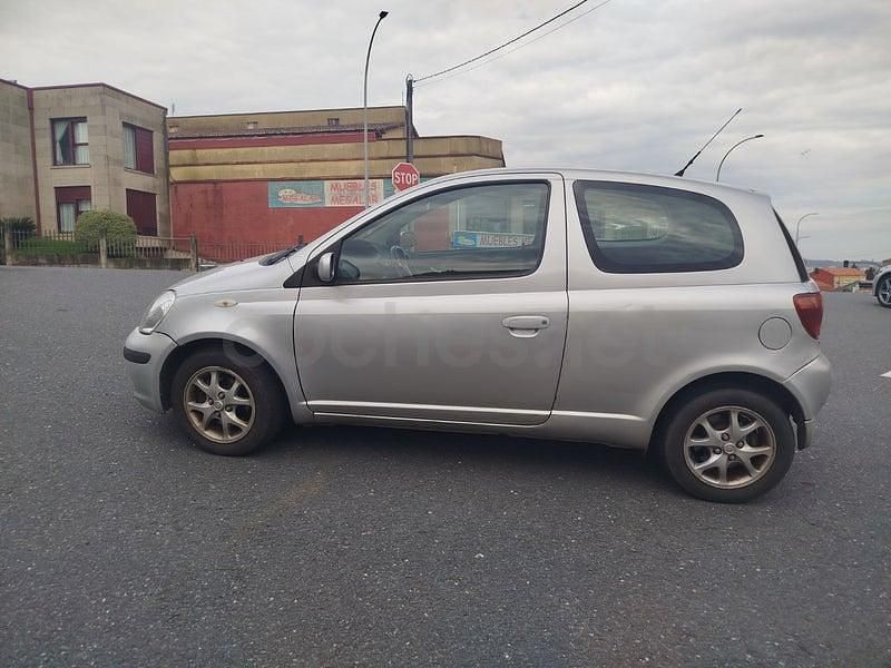 Usado Toyota Yaris Luna 65 CV (47 kW) 2005 Gris / plata Berlina