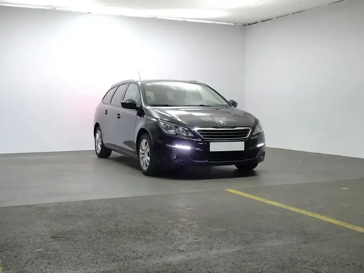 Usado Peugeot 308 Style 130 CV (95 kW) 2017 Azul Familiar