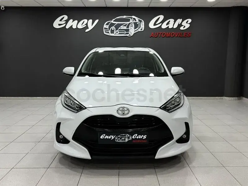 Usado Toyota Yaris Hybrid Active 116 CV (85 kW) 2024 Blanco Berlina