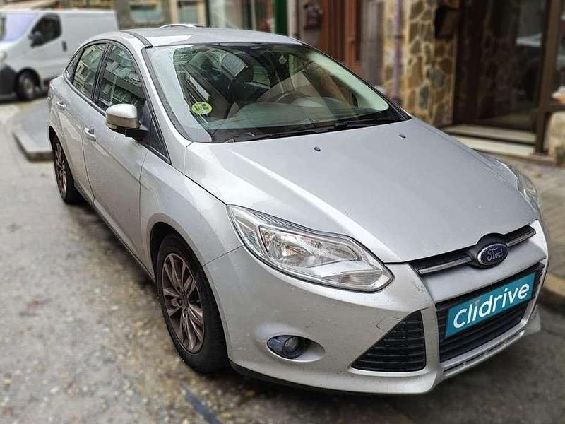 Usado Ford Focus Trend 116 CV (85 kW) 2012 Gris Utilitario