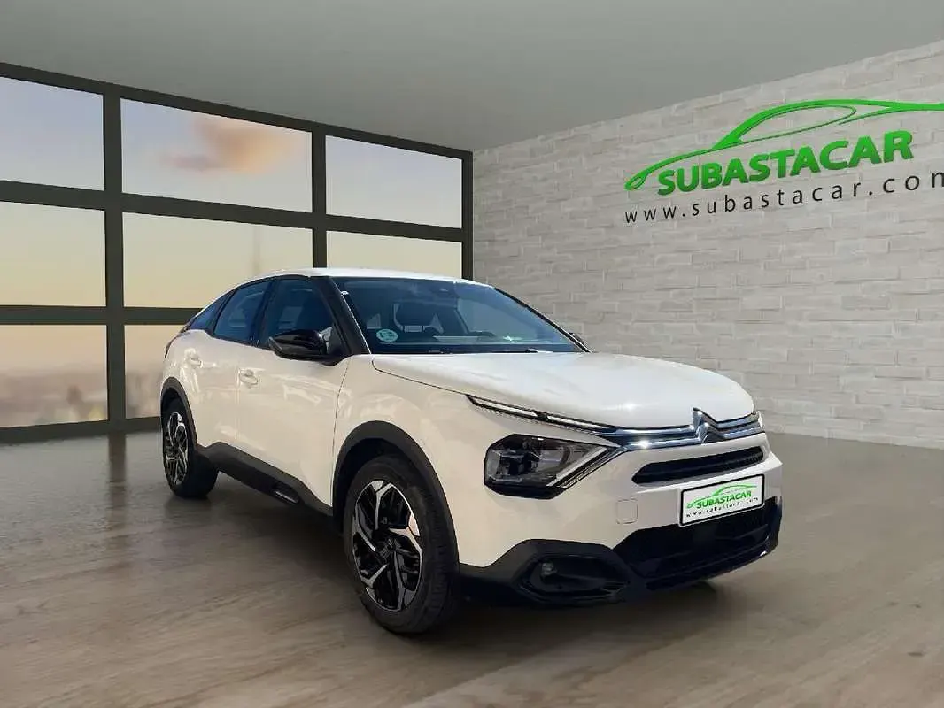 Begagnad Citroën C4 Feel 131 HK (96 kW) 2021 Vit Halvkombi