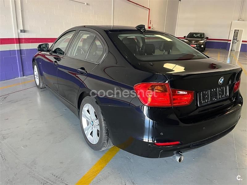 Usado BMW 318 Sport Line 143 CV (105 kW) 2012 Negro Berlina