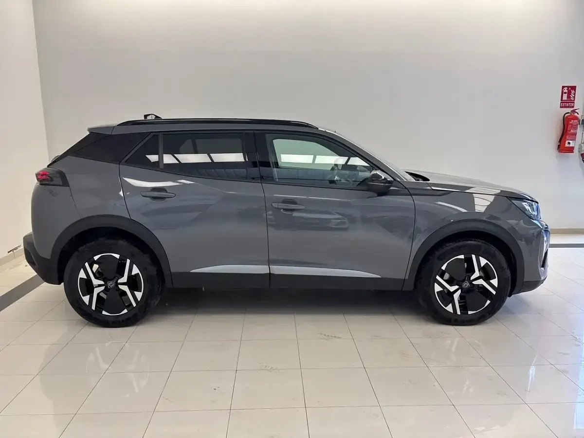 Usado Peugeot 2008 Allure 145 CV (106 kW) 2025 Gris SUV