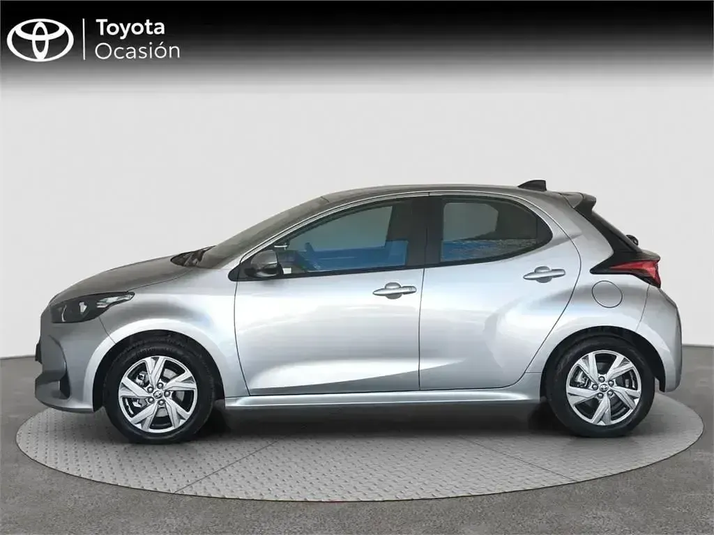 Usado Toyota Yaris Hybrid Active 116 CV (85 kW) 2025 Gris Monovolumen