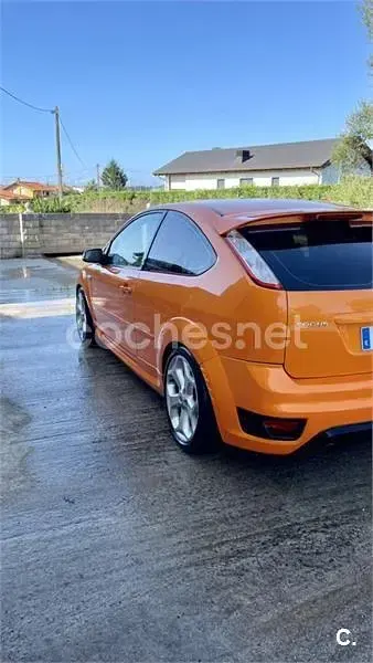 Usado Ford Focus ST 225 CV (165 kW) 2006 Naranja Berlina