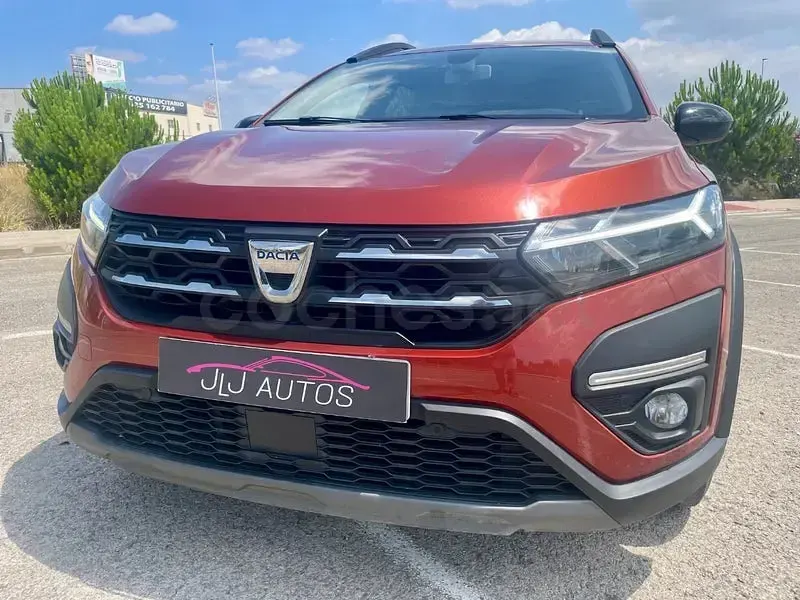 Usado Dacia Jogger Extreme 100 CV (73 kW) 2021 Granate Monovolumen