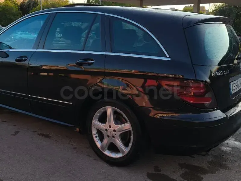 Usado Mercedes R320 224 CV (164 kW) 2007 Negro Familiar