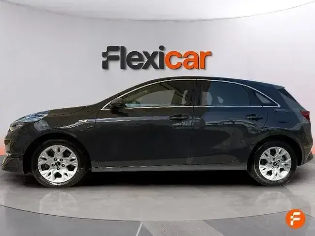 Usado Kia Ceed 136 CV (100 kW) 2023 Gris Utilitario