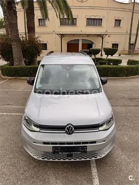 Usado VW Caddy Maxi Trendline 150 CV (110 kW) 2021 Gris / plata Monovolumen
