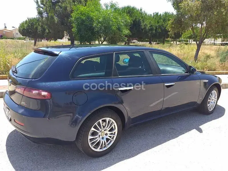Usado Alfa Romeo 159 Distinctive 120 CV (88 kW) 2011 Azul Familiar