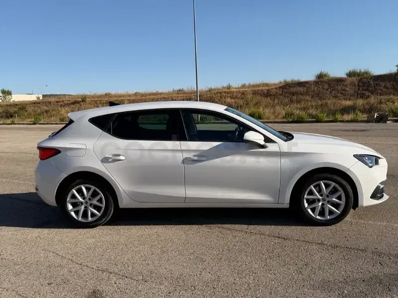 Usado Seat Leon Style 116 CV (85 kW) 2022 Blanco Berlina