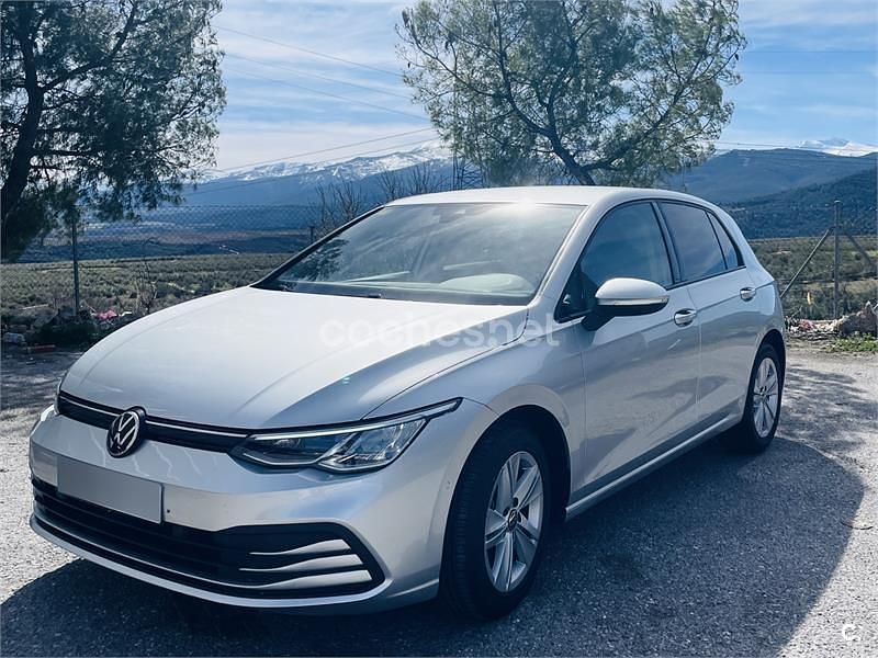 Usado VW Golf VIII Life 110 CV (80 kW) 2020 Gris / plata Berlina