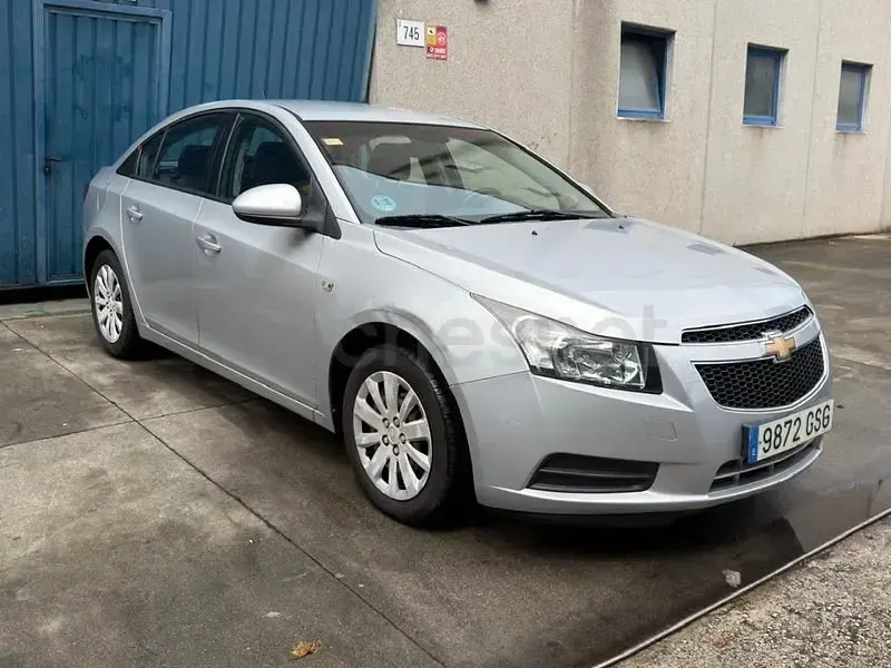Usado Chevrolet Cruze 113 CV (83 kW) 2009 Gris / plata Berlina