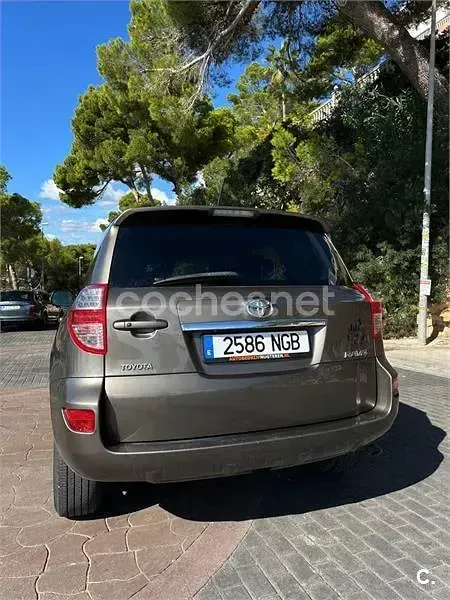 Usado Toyota RAV4 Executive 150 CV (110 kW) 2013 Beige SUV