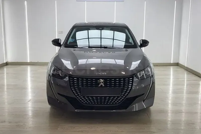 Usado Peugeot 208 Allure 100 CV (73 kW) 2023 Gris / plata Utilitario