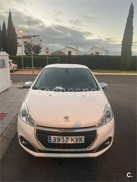 Używany Peugeot 208 Signature Sky 99 KM (72 kW) 2019 Biały Hatchback