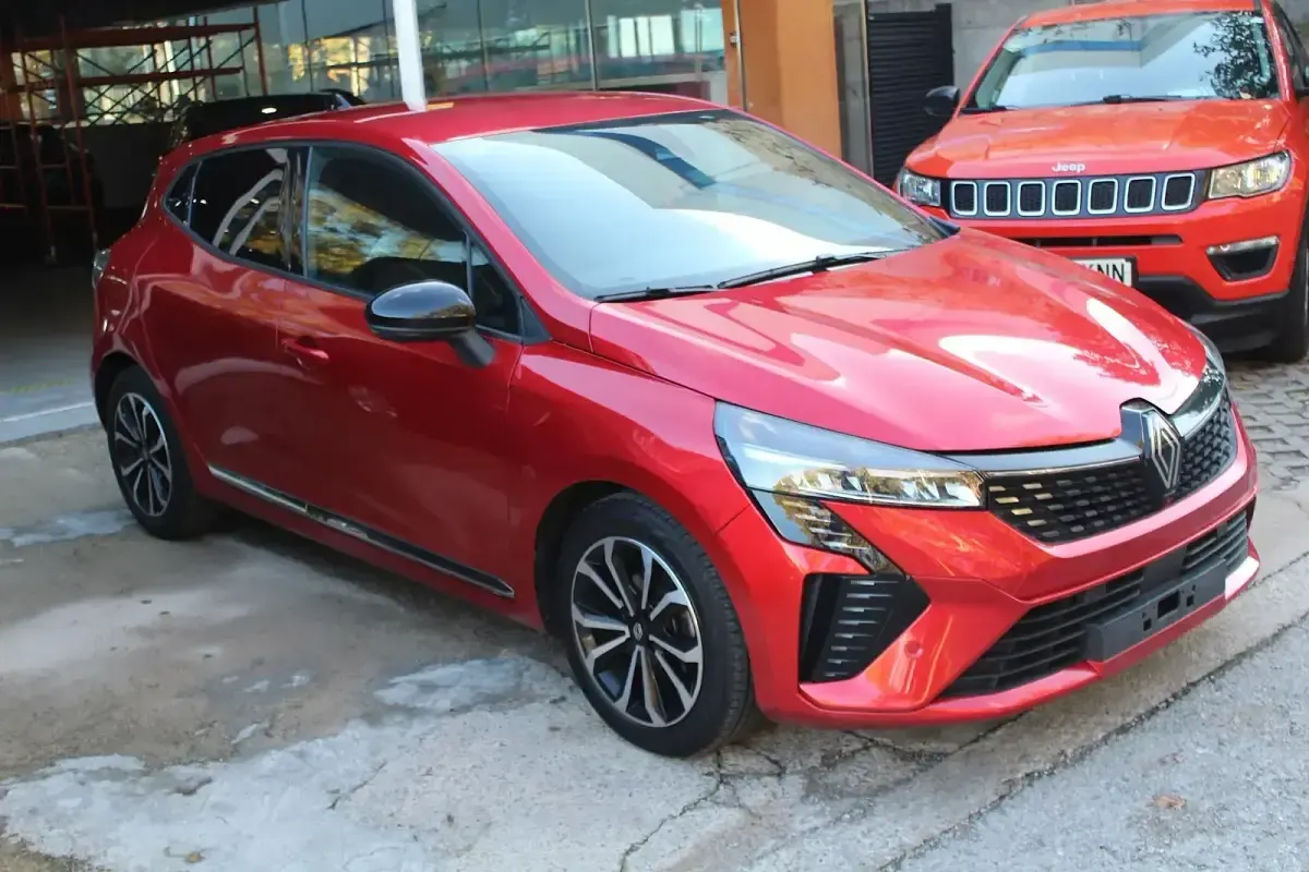 Usado Renault Clio V Techno 90 CV (66 kW) 2024 Rojo Utilitario