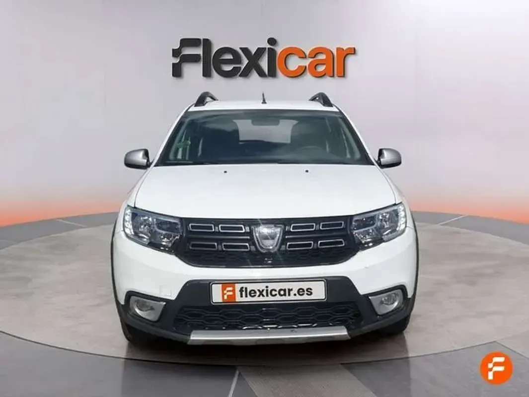 Usado Dacia Sandero Acces 75 CV (55 kW) 2020 Blanco Utilitario
