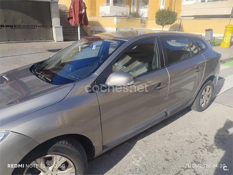 Usado Renault Mégane GrandTour Dynamique 110 CV (80 kW) 2010 Marrón Familiar