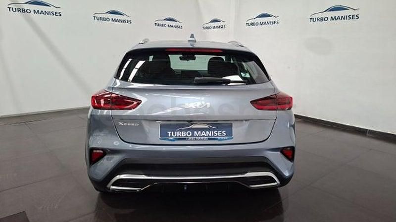 Usado Kia XCeed 120 CV (88 kW) 2023 Gris / plata SUV