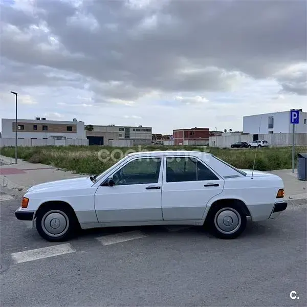 Usado Mercedes 190 126 CV (92 kW) 1991 Blanco Berlina