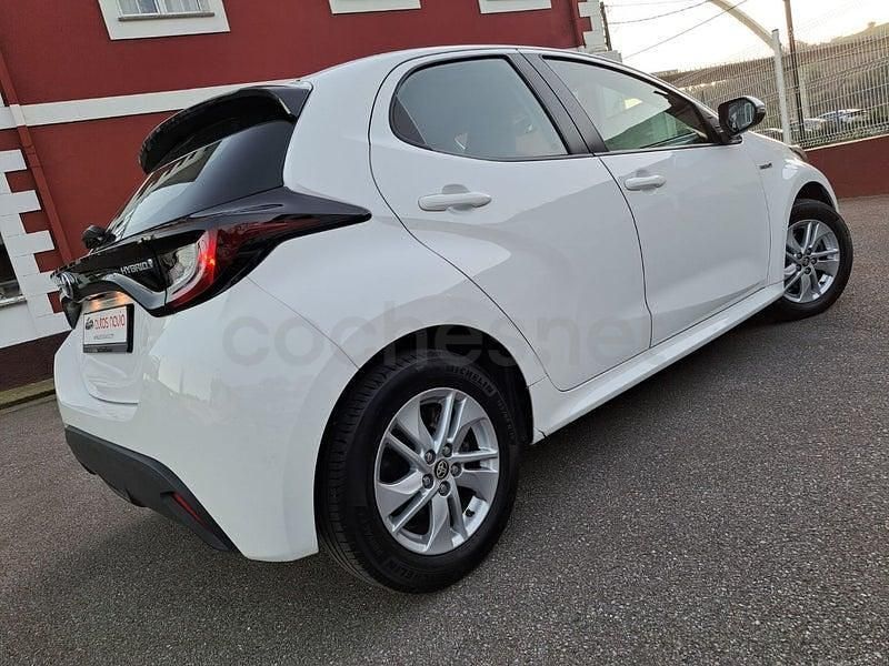 Usado Toyota Yaris Hybrid Business Edition 116 CV (85 kW) 2021 Blanco Berlina