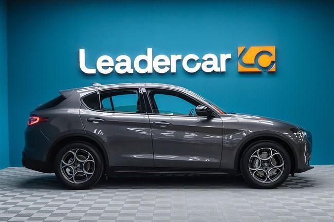 Usado Alfa Romeo Stelvio Sprint 160 CV (117 kW) 2024 Gris SUV