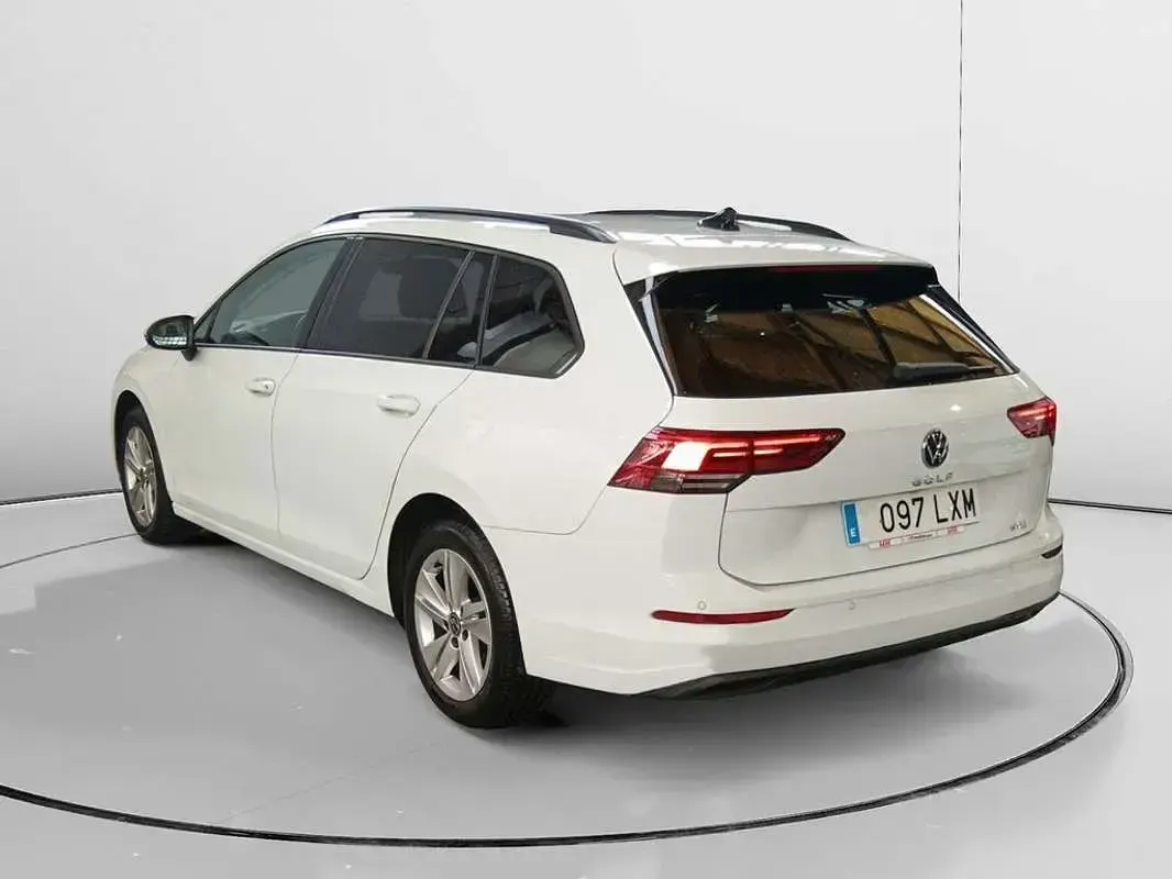 Usado VW Golf VIII Life 110 CV (80 kW) 2022 Blanco Familiar