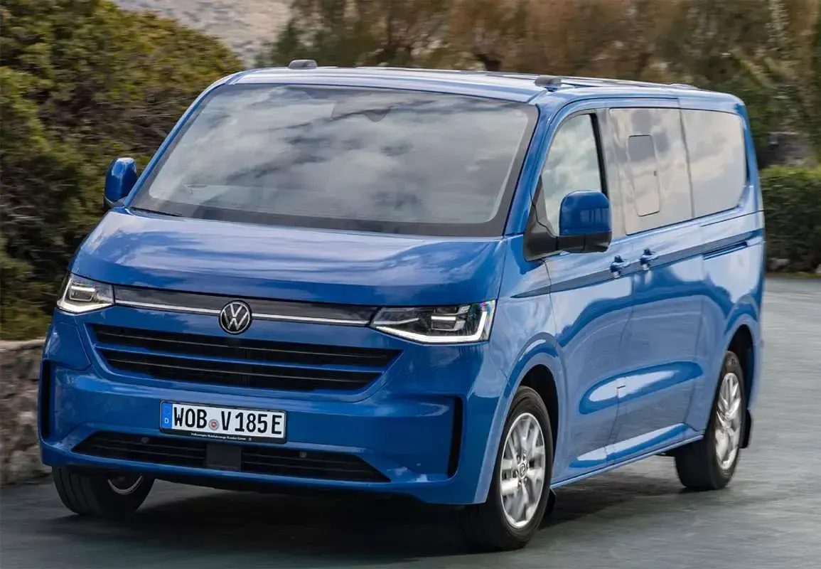 Usado VW Caravelle 110 CV (80 kW) 2025 Gris Van