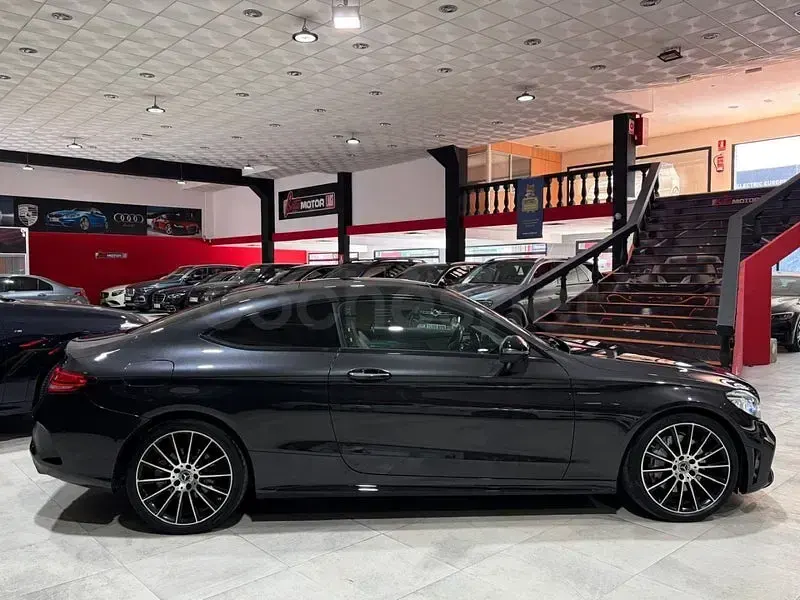 Usado Mercedes C300 258 CV (189 kW) 2019 Gris / plata Coupe